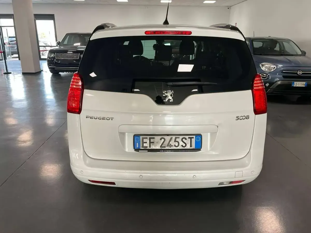 Usata Peugeot 5008 111 CV (81 kW) 2011 Bianco Monovolume