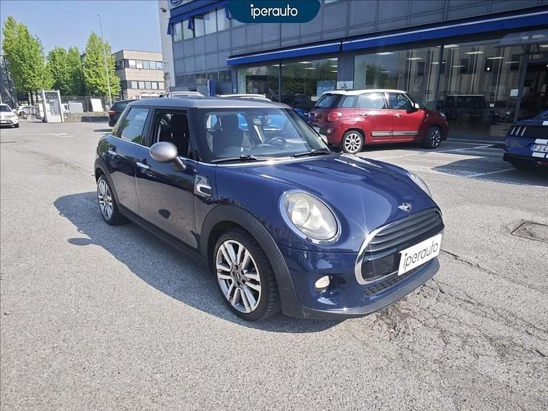 Usata Mini Cooper D Seven 116 CV (85 kW) 2016 Blu Utilitaria