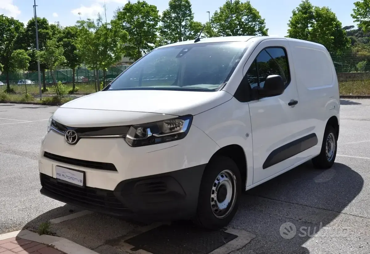 Gebraucht Toyota Proace City Active 75 PS (55 kW) 2021 Weiß Van / Kleinbus