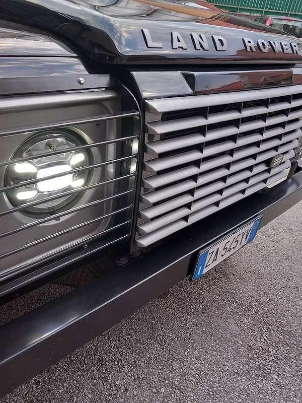 Nero Usata 2010 Land Rover Defender SE Station wagon | 35.000 € (Buon prezzo) - Immagine 1/4