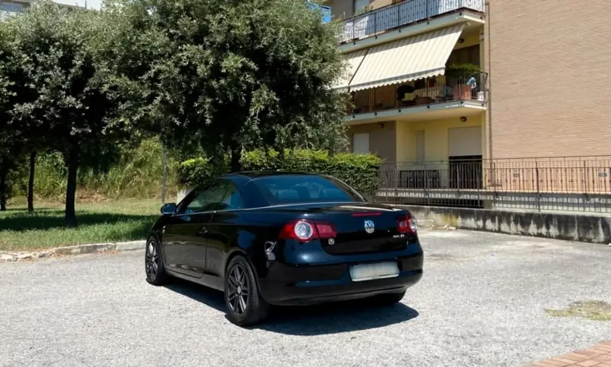 Usata VW Eos 140 CV (102 kW) 2009 Bluazzurro Cabrio