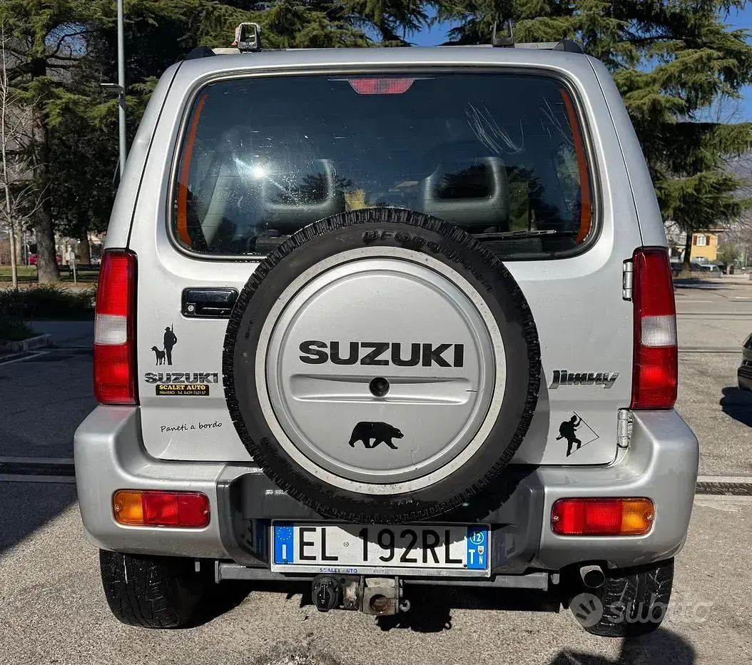 Usata Suzuki Jimny 85 CV (62 kW) 2012 Grigio SUV