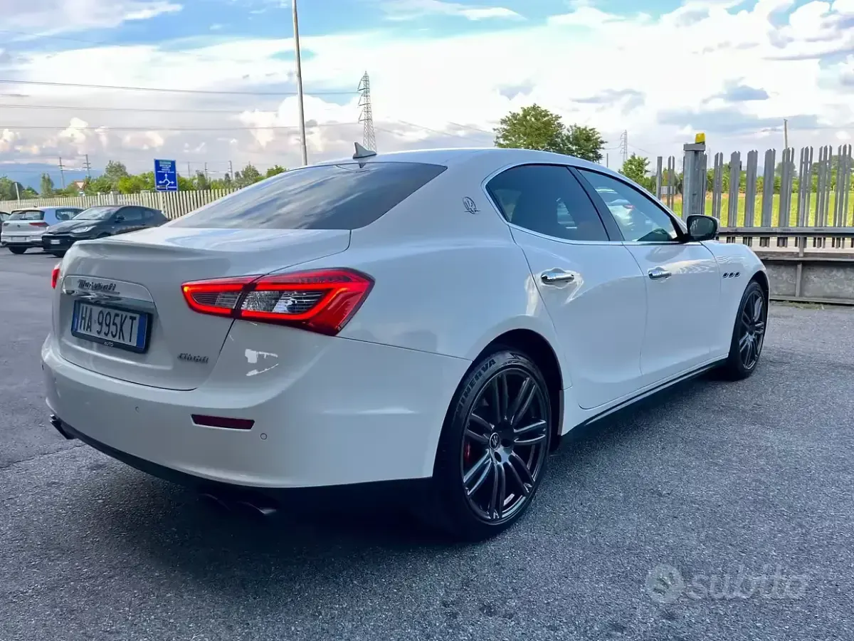Usata Maserati Ghibli 275 CV (202 kW) 2017 Bianco Berlina