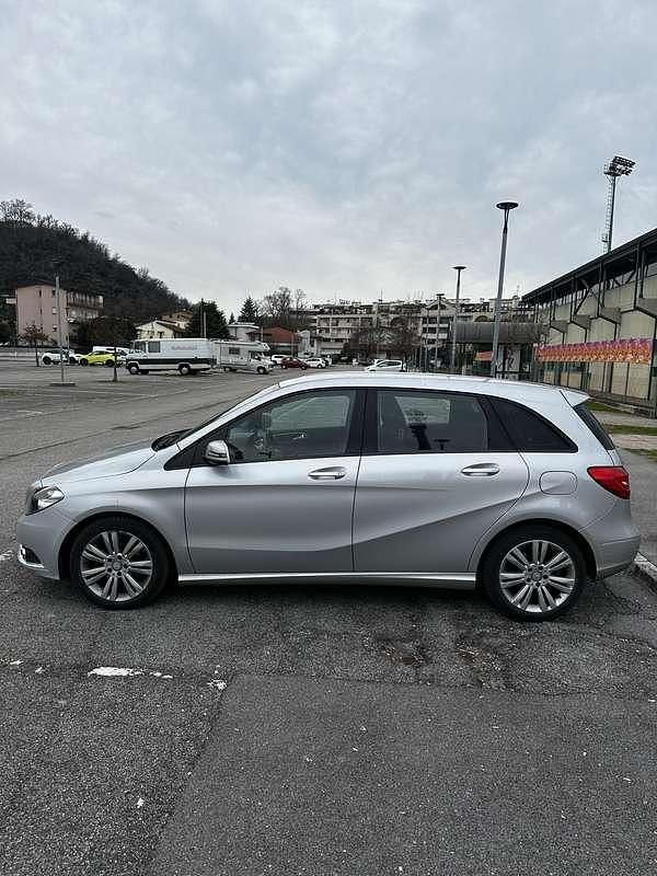 Usata Mercedes B180 109 CV (80 kW) 2014 Grigio Monovolume