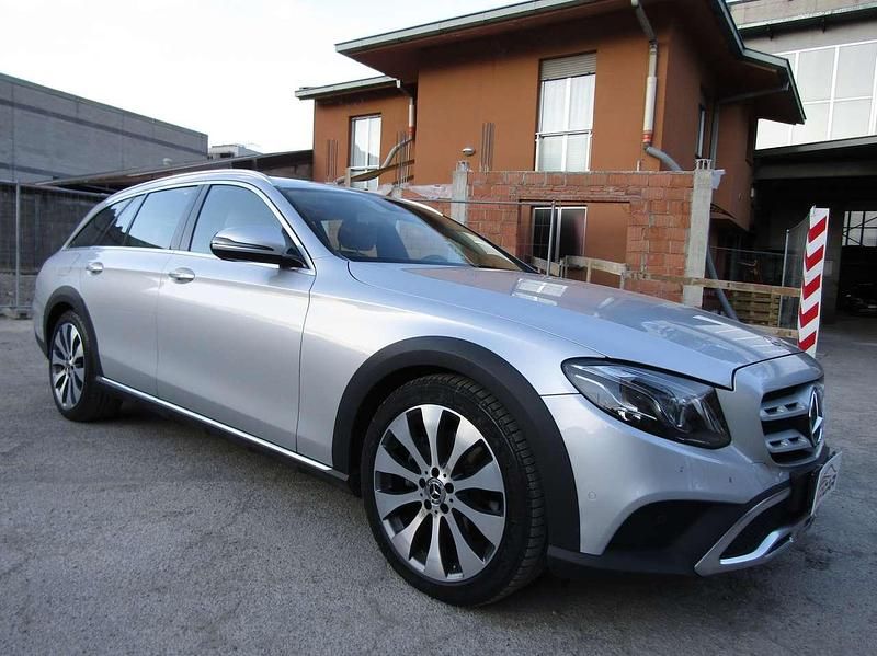 Usata Mercedes E220 All-Terrain 194 CV (142 kW) 2017 Silver metallizzato Station wagon
