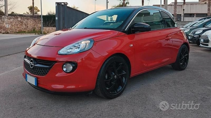 Usata Opel Adam 70 CV (51 kW) 2013 Rosso Utilitaria