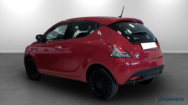 Usata Lancia Ypsilon Silver 69 CV (50 kW) 2022 Rosso Utilitaria