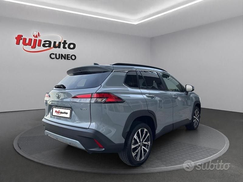 Usata Toyota Corolla Cross Trend 140 CV (102 kW) 2025 Cement grey SUV