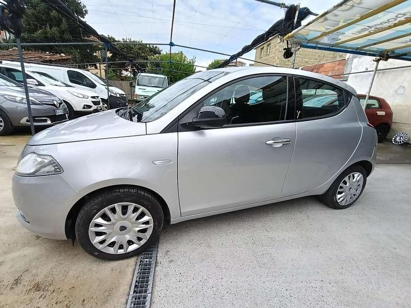 Usata Lancia Ypsilon S 69 CV (50 kW) 2011 Argento Utilitaria