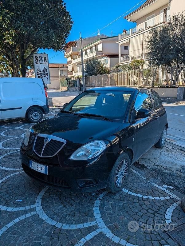 Usata Lancia Ypsilon 77 CV (56 kW) 2010 Nero Utilitaria
