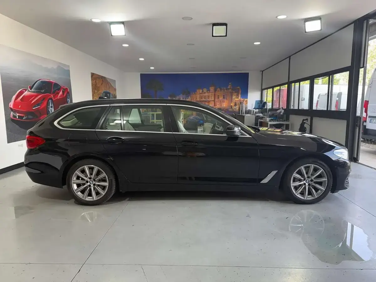 Usata BMW 530 Luxury Line 249 CV (183 kW) 2020 Nero Station wagon