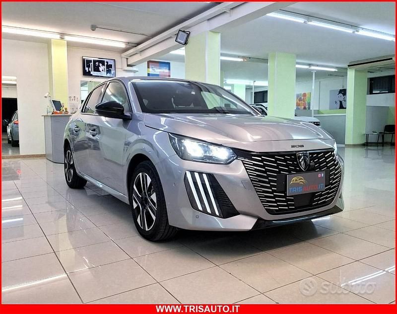 Usata Peugeot 208 Allure 101 CV (74 kW) 2024 Argento Utilitaria