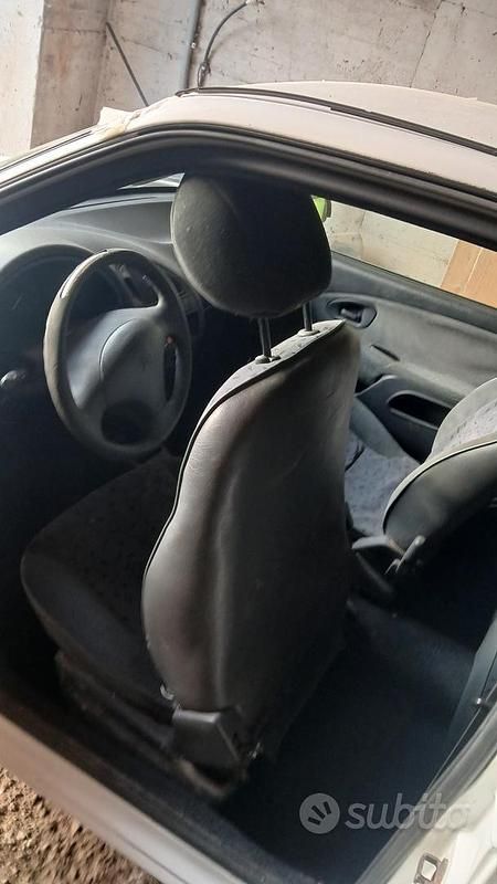 Usata Citroën Saxo 57 CV (41 kW) 2002 Utilitaria