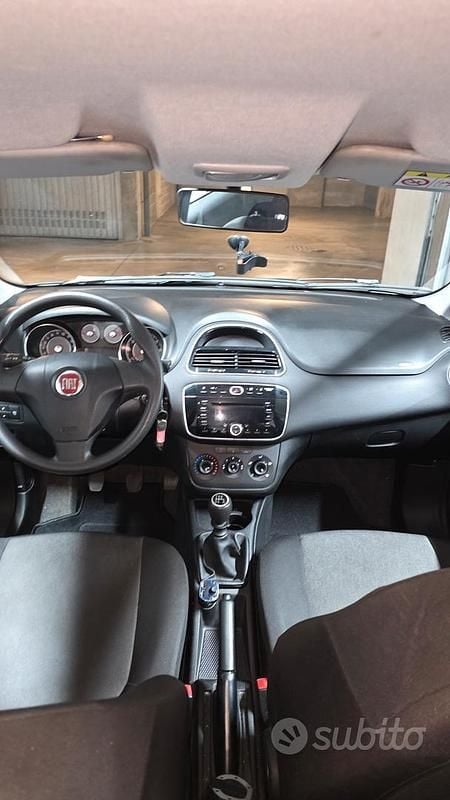 Usata Fiat Grande Punto 77 CV (56 kW) 2015 Grigio Utilitaria