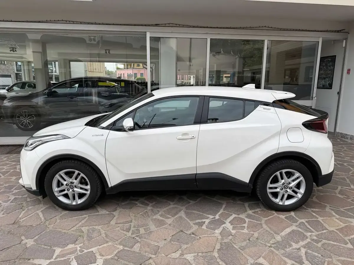 Usata Toyota C-HR Business Edition 98 CV (72 kW) 2022 Bianco SUV
