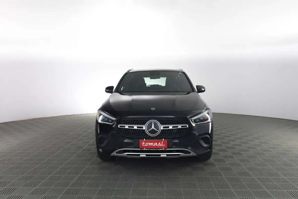 Usata Mercedes GLA200 150 CV (110 kW) 2023 Nero notte SUV