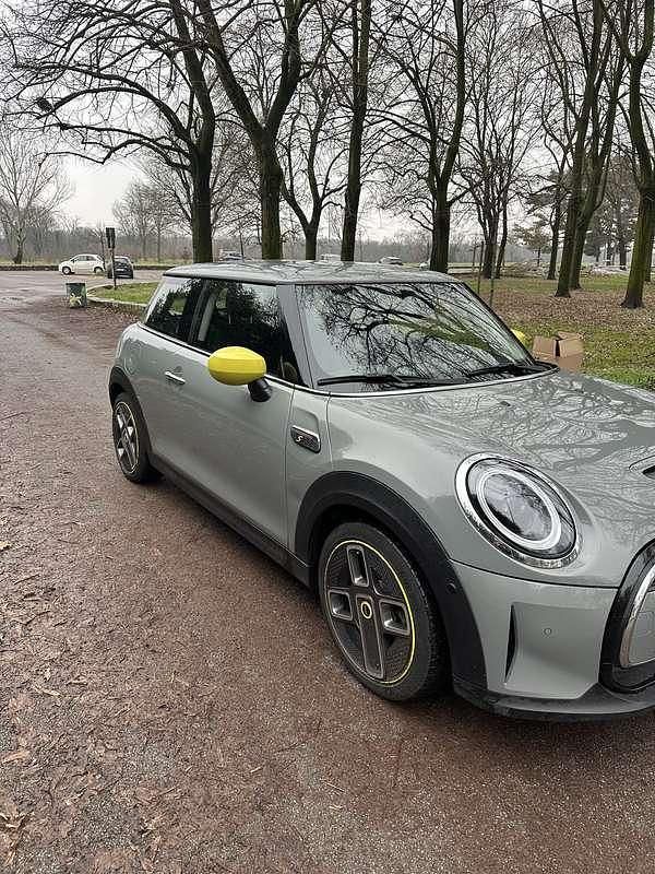 Usata Mini Cooper SE 75 kW (102 CV) 2022 Utilitaria