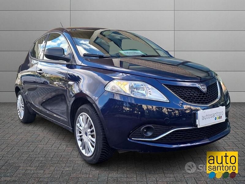 Usata Lancia Ypsilon Silver 69 CV (50 kW) 2017 Blu Utilitaria