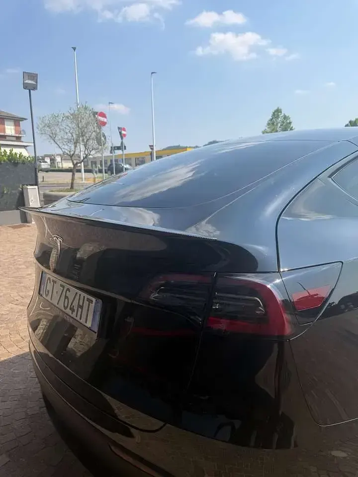 Usata Tesla Model Y RWD 125 kW (170 CV) 2024 Nero SUV