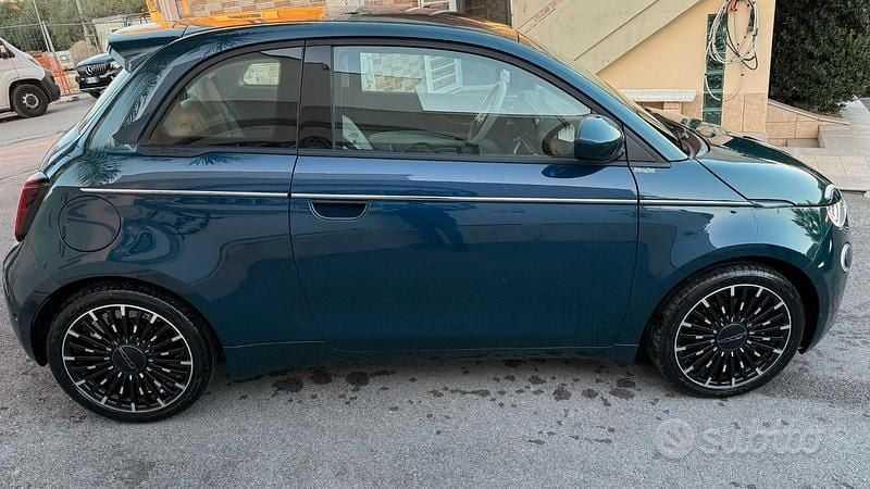 Usata Fiat 500e La Prima 86 kW (118 CV) 2023 Blu Berlina