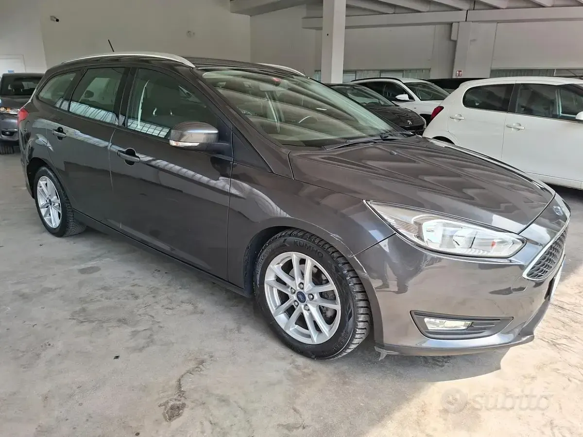 Usata Ford Focus 120 CV (88 kW) 2017 Grigio Station wagon