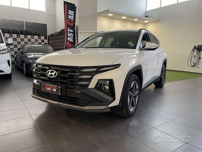 Bianco Nuova 2025 Hyundai Tucson SUV | 31.990 € (Ottimo prezzo) - Immagine 1/4