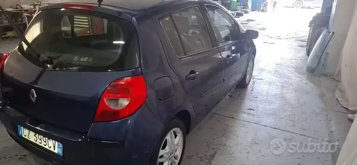 Usata Renault Clio II Dynamique 98 CV (72 kW) 2006 Berlina