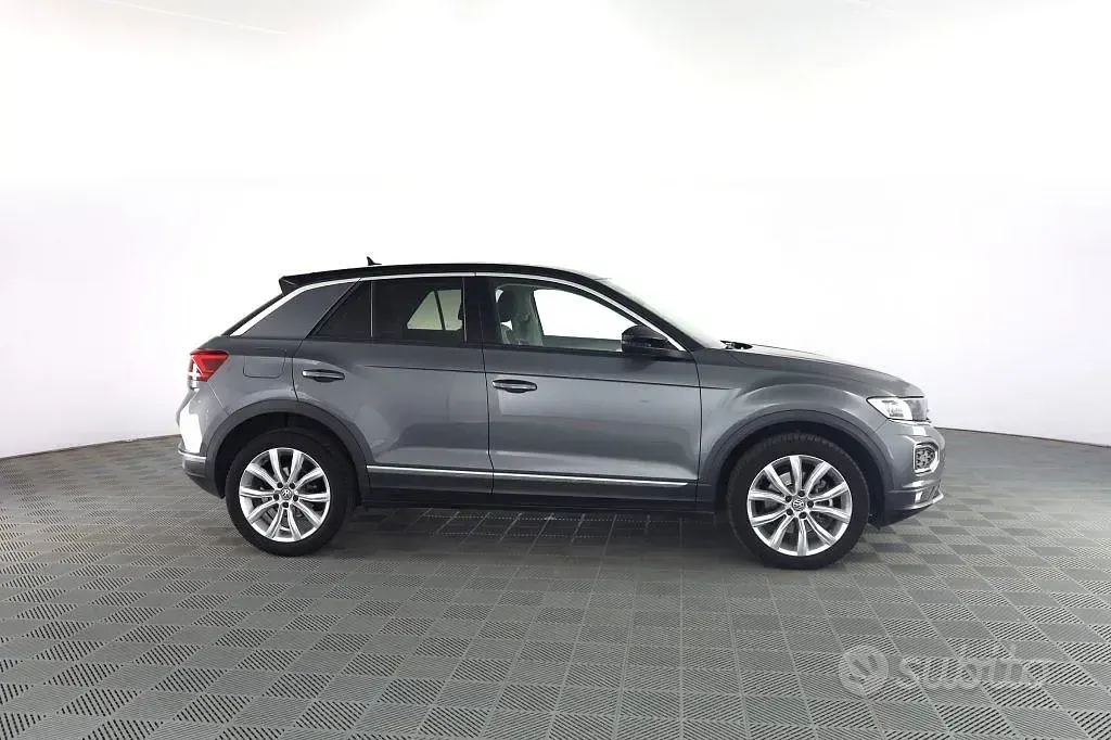 Usata VW T-Roc Advance 150 CV (110 kW) 2020 Indium greu metallizzato con tetto nero SUV