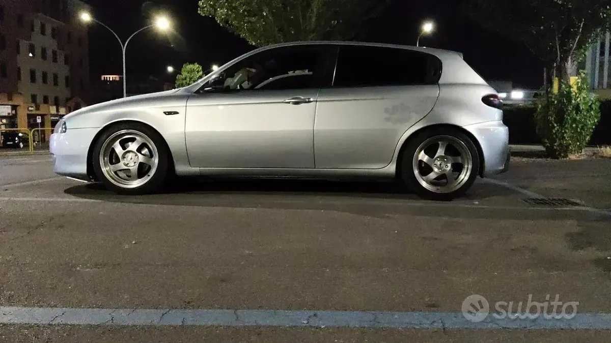 Usata Alfa Romeo 147 120 CV (88 kW) 2007 Grigio Utilitaria