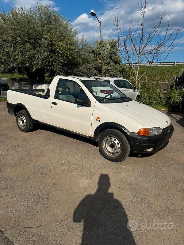 Usata Fiat Strada 69 CV (50 kW) 2000 Bianco Pick-up