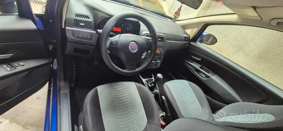 Usata Fiat Grande Punto 75 CV (55 kW) 2007 Bluazzurro Utilitaria