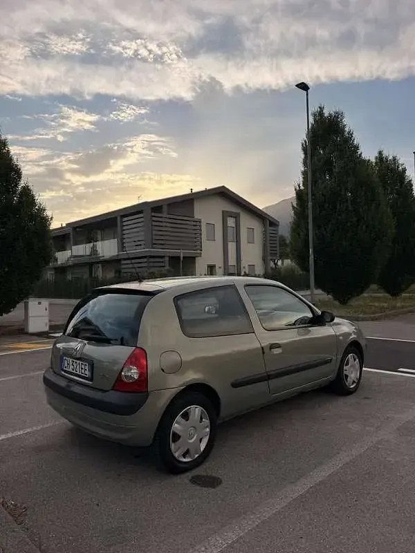 Usata Renault Clio II 54 CV (39 kW) 2003 Berlina