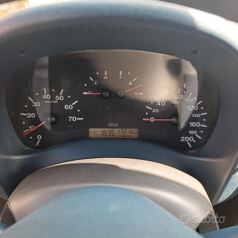 Usata Fiat Doblò 101 CV (74 kW) 2003 Grigio Monovolume