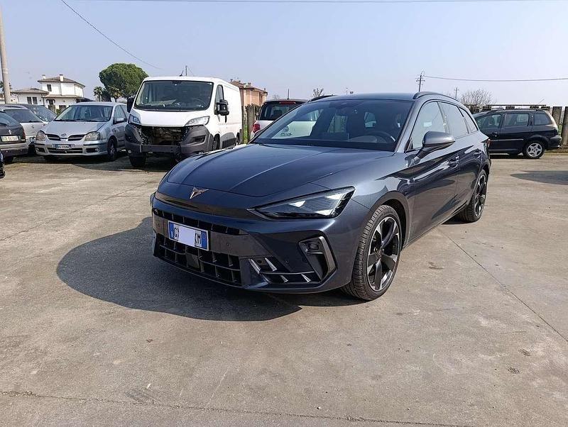 Usata Cupra Leon 150 CV (110 kW) 2024 Blu/azzurro Station wagon