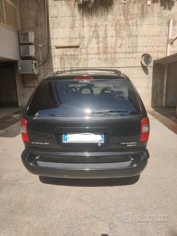 Usata Chrysler Grand Voyager 143 CV (105 kW) 2003 Nero Monovolume