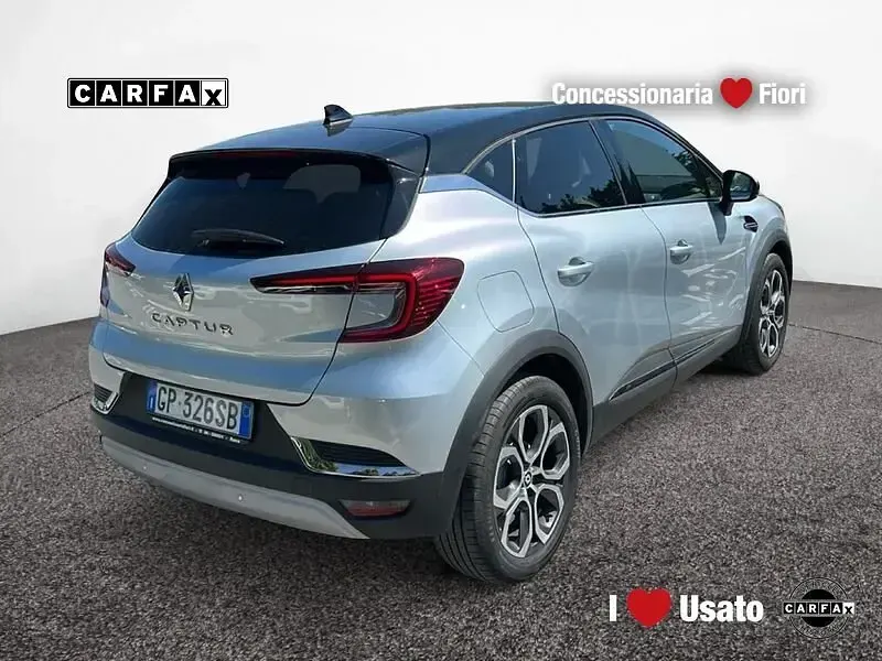 Usata Renault Captur Intens 101 CV (74 kW) 2023 Argento SUV