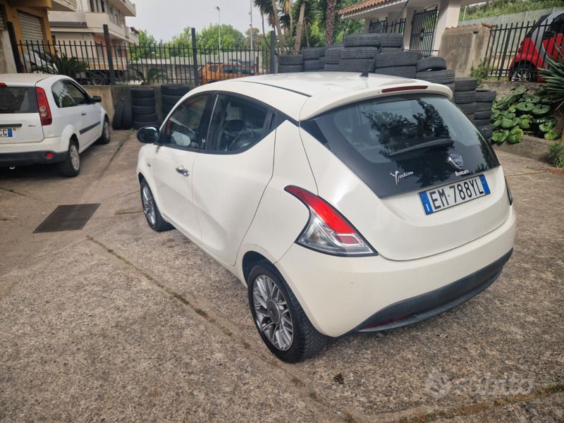Usata Lancia Ypsilon 95 CV (69 kW) 2012 Utilitaria