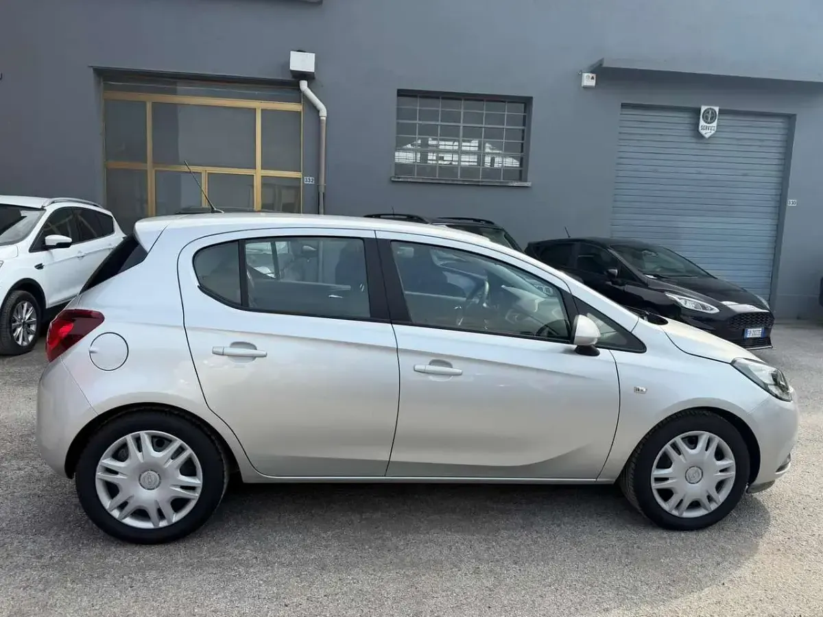Usata Opel Corsa Innovation 69 CV (50 kW) 2017 Argento Utilitaria