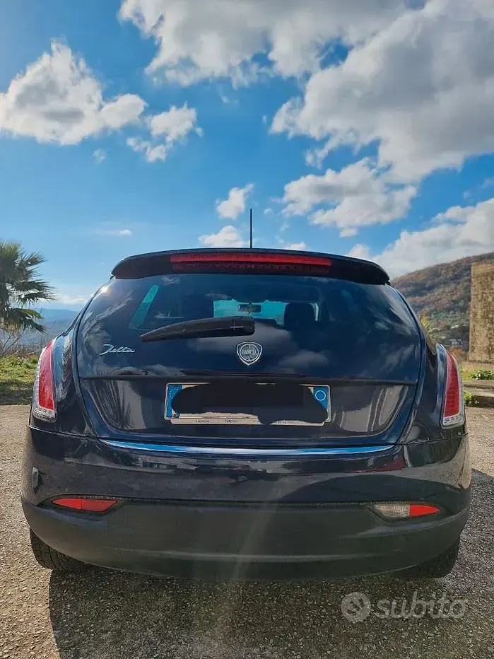 Usata Lancia Delta 120 CV (88 kW) 2010 Blu Utilitaria