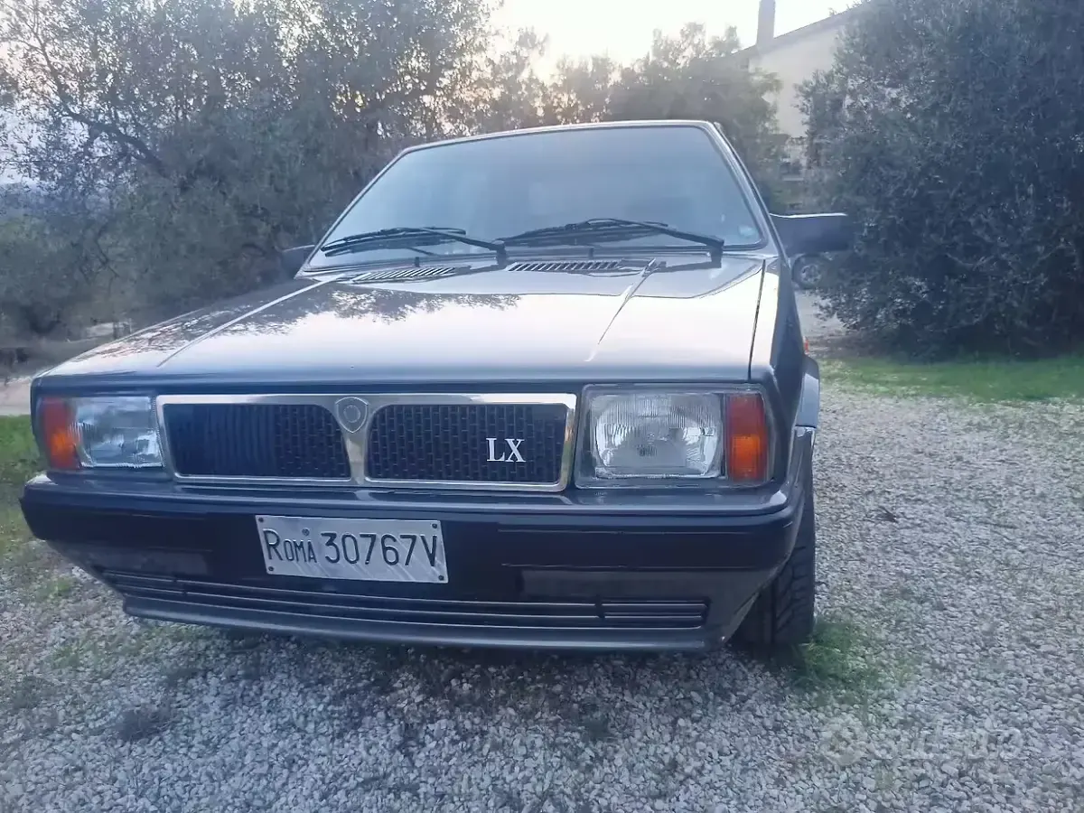 Usata Lancia Delta 75 CV (55 kW) 1989 Utilitaria