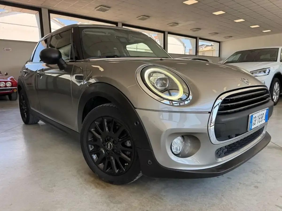Usata Mini ONE 75 CV (55 kW) 2020 Argento Utilitaria