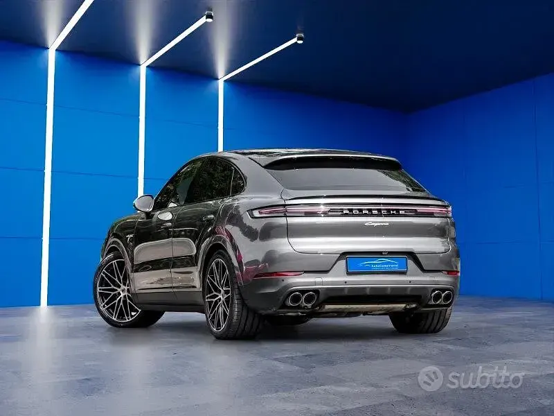 Usata Porsche Cayenne 470 CV (345 kW) 2025 Grigio SUV