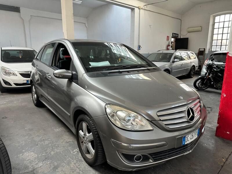 Marrone Usata 2007 Mercedes B150 Monovolume | 2500 € (Buon prezzo) - Immagine 1/4