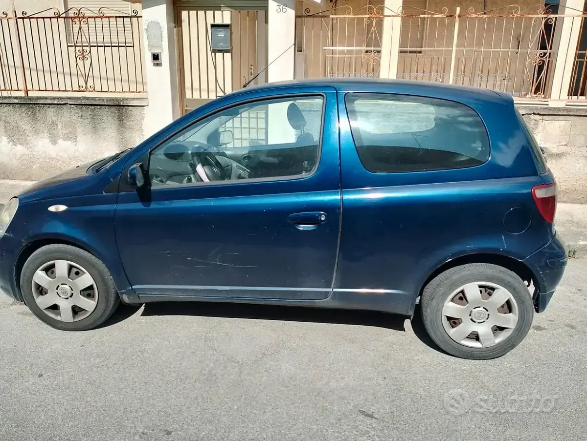 Usata Toyota Yaris 65 CV (47 kW) 2004 Berlina