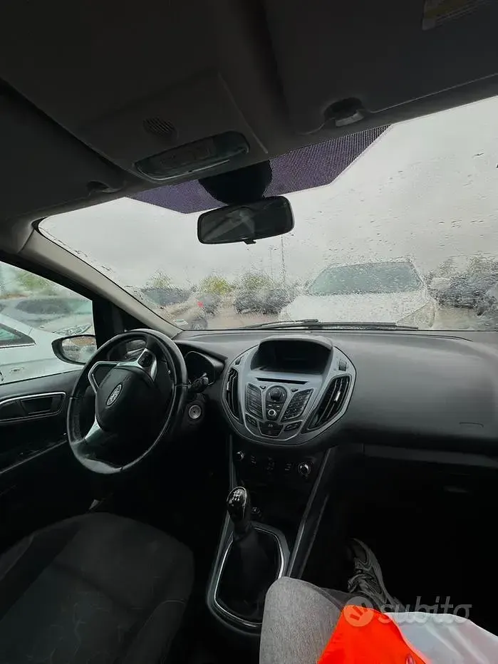 Usado Ford B-MAX 75 CV (55 kW) 2013 Gris Monovolumen