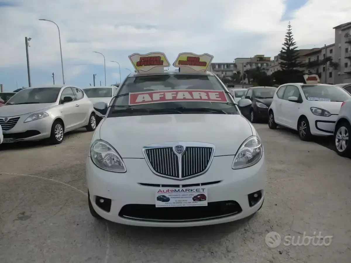 Usata Lancia Ypsilon 60 CV (44 kW) 2009 Bianco Utilitaria