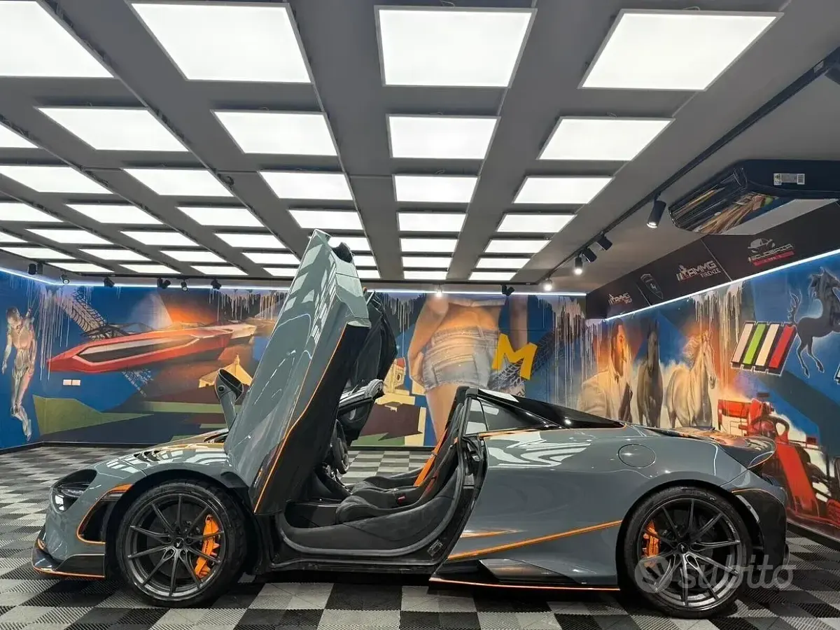 Usata McLaren 765LT 765 CV (562 kW) 2022 Grigio Cabrio