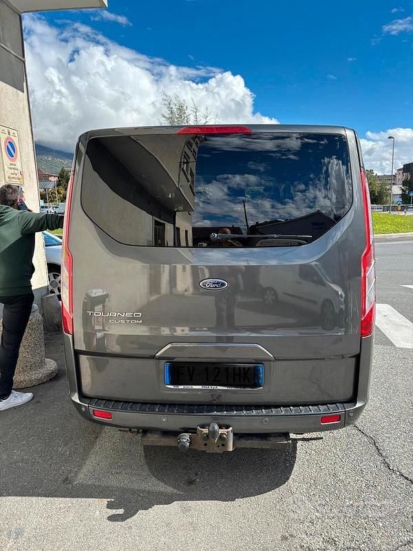 Usata Ford Tourneo 130 CV (95 kW) 2019 Grigio Berlina
