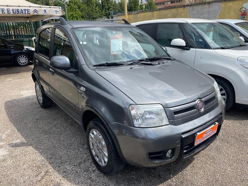 Grigio Usata 2011 Fiat Panda 4x4 Due volumi | 6299 € (Buon prezzo) - Immagine 1/4