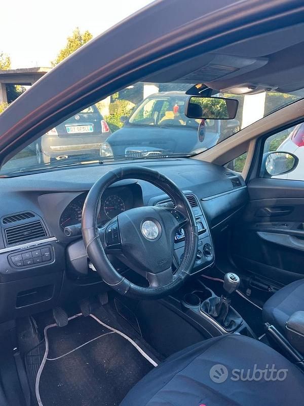 Usata Fiat Grande Punto 75 CV (55 kW) 2013 Grigio Utilitaria